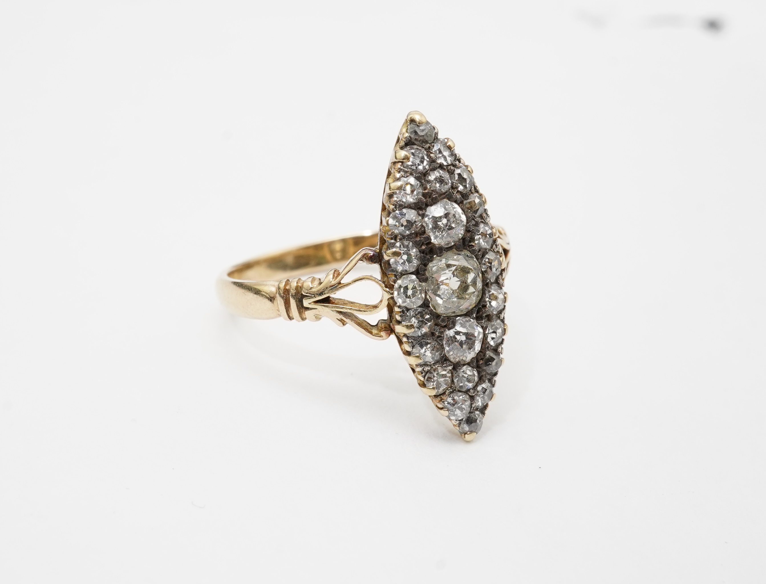 A Victorian diamond ring, late 19th century